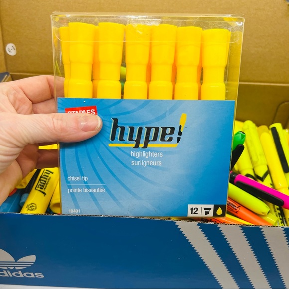 NWT & Used Highlighters Bundle of almost 250 Yellow, Pink, Blue etc!!! - Picture 2 of 6